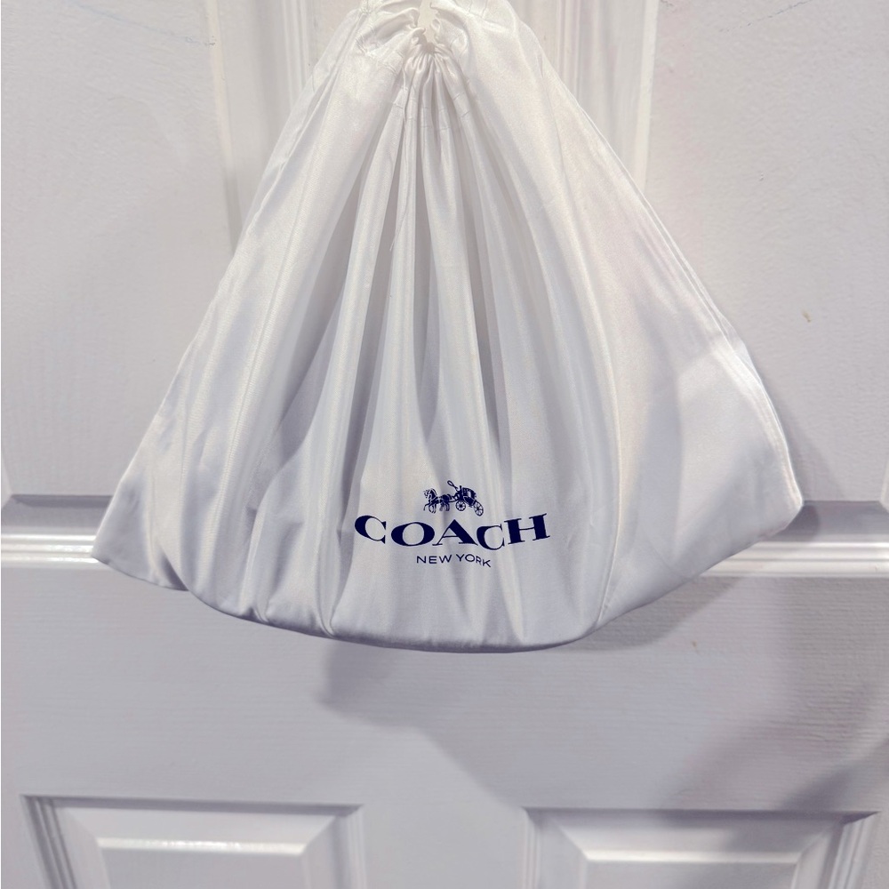 Coach Madison 18 Quilted Denim Crossbody Bag with Gold Chain. New in bag unused - Picture 5 of 6